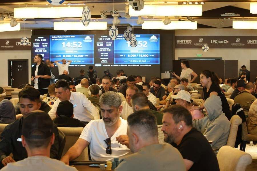 Packed Main Event floor at UPF Varna 2026